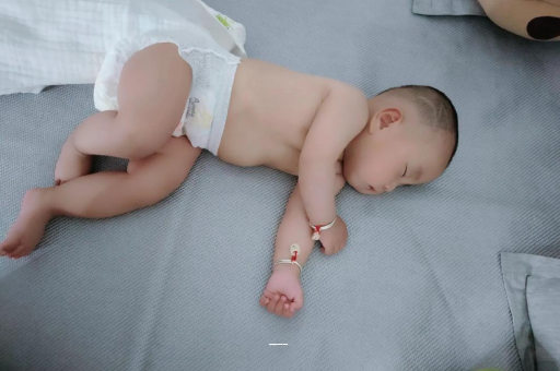 乐平宝宝上火有眼屎 乐平宝宝上火有眼屎